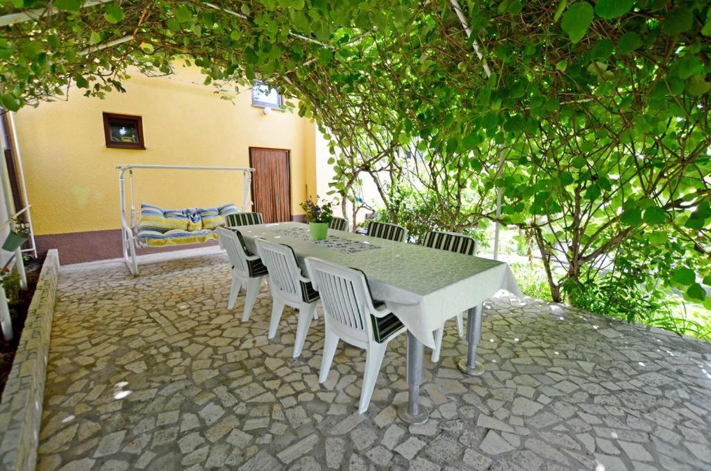 Apartment Karolina - Green Oasis Пула Екстериор снимка