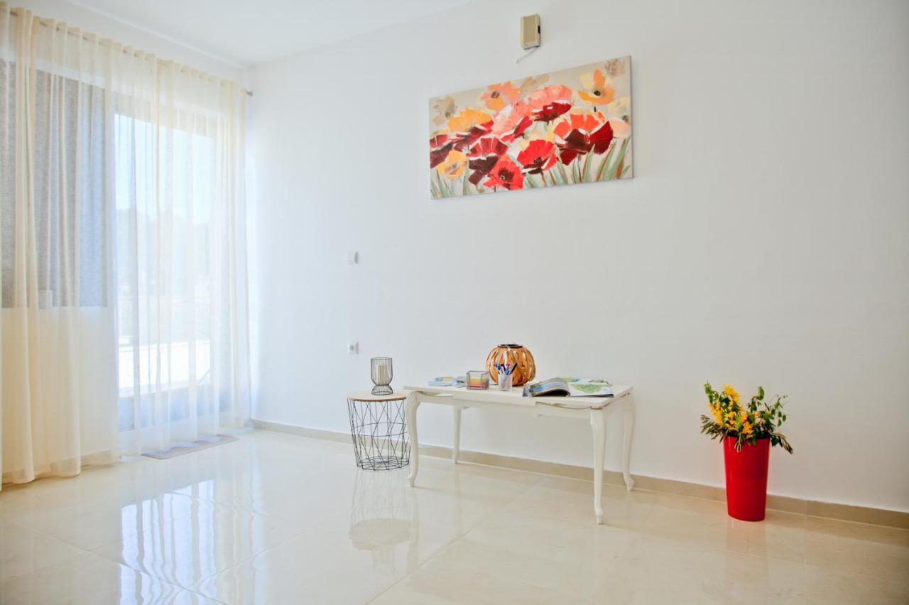 Apartment Karolina - Green Oasis Пула Екстериор снимка