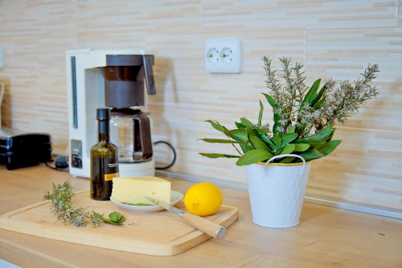Apartment Karolina - Green Oasis Пула Екстериор снимка