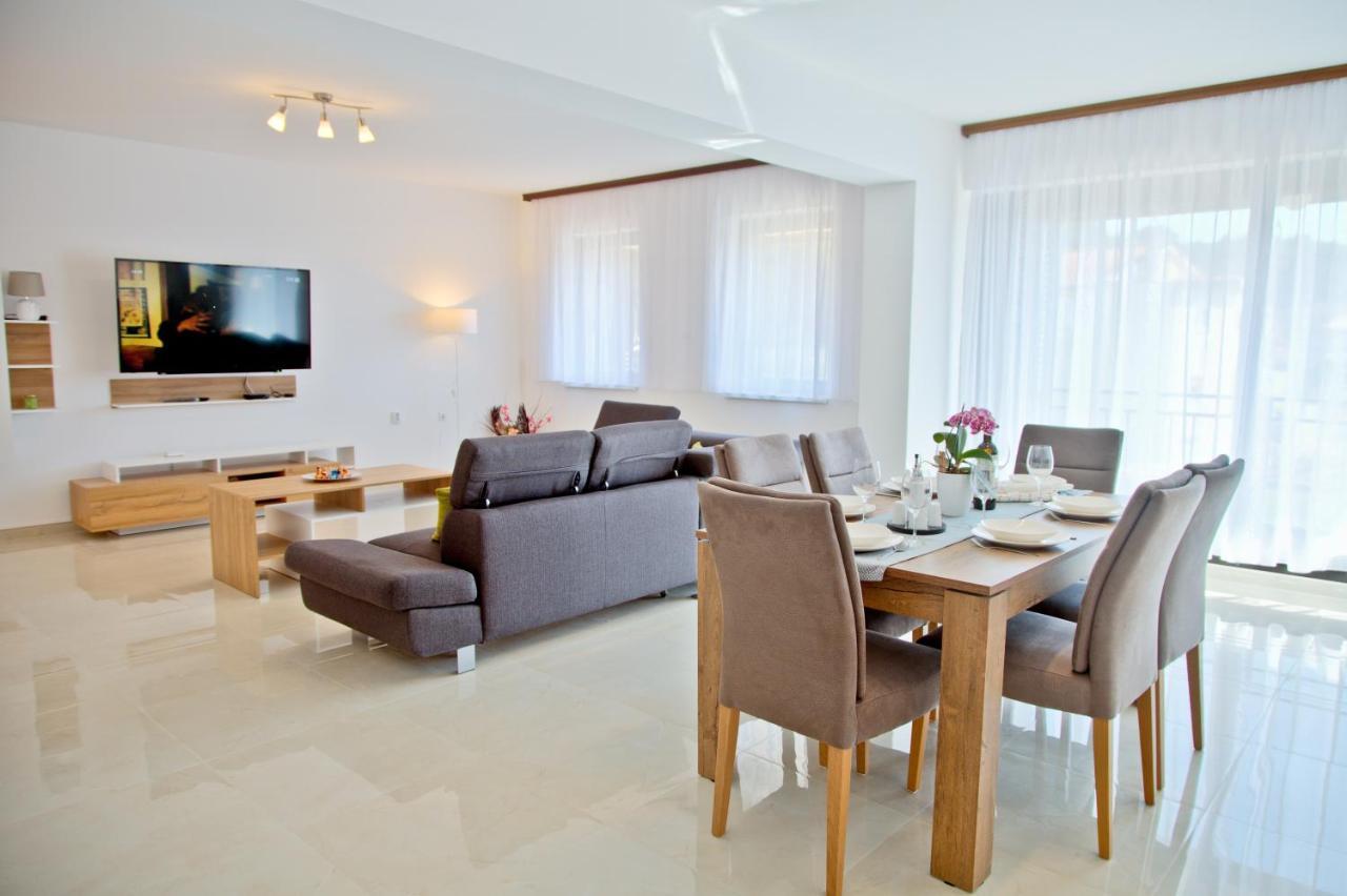 Apartment Karolina - Green Oasis Пула Екстериор снимка