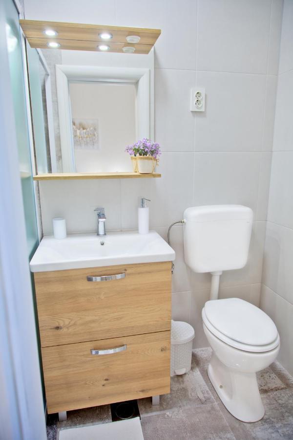 Apartment Karolina - Green Oasis Пула Екстериор снимка