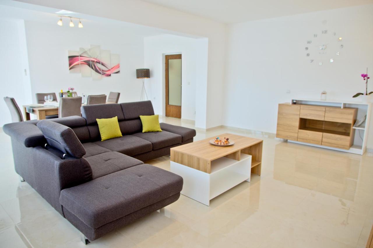 Apartment Karolina - Green Oasis Пула Екстериор снимка