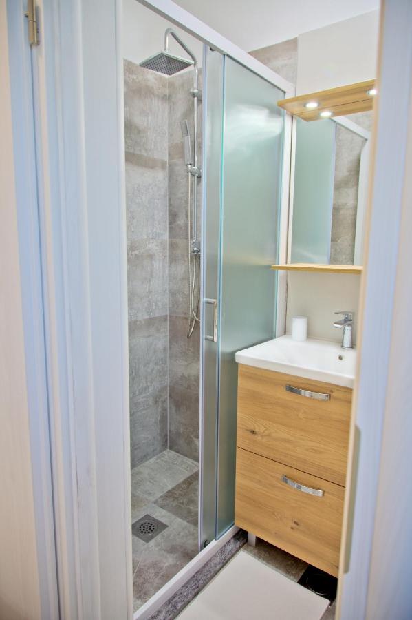 Apartment Karolina - Green Oasis Пула Екстериор снимка
