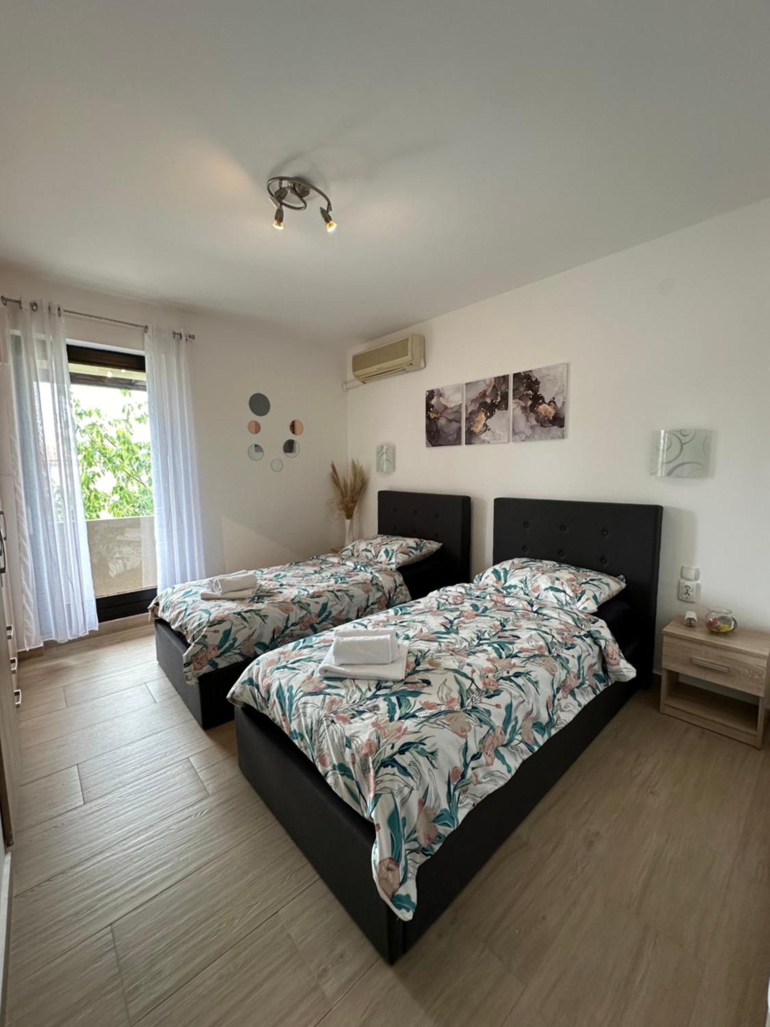 Apartment Karolina - Green Oasis Пула Екстериор снимка