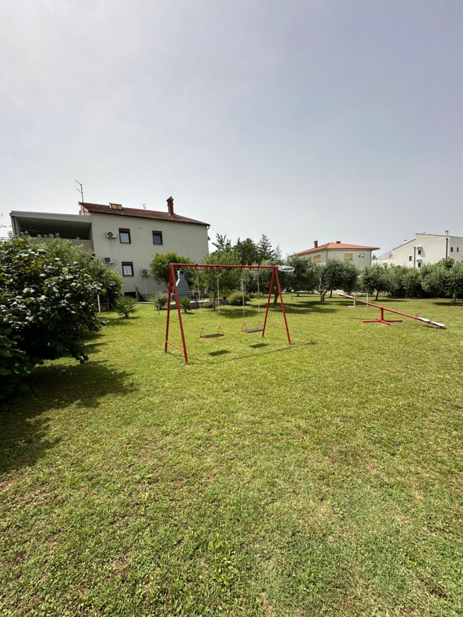 Apartment Karolina - Green Oasis Пула Екстериор снимка